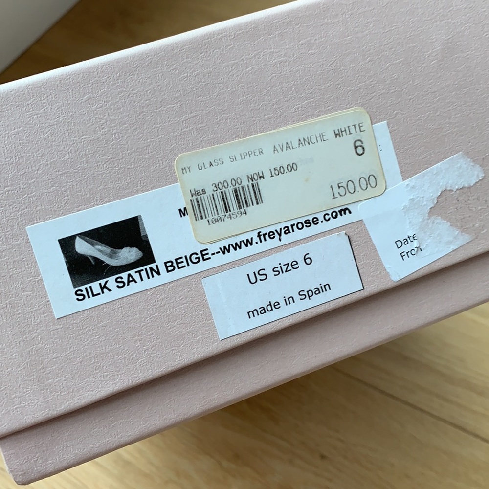 🦄 Freya Rose satin heels with romantic feather accent - Picture 11 of 12